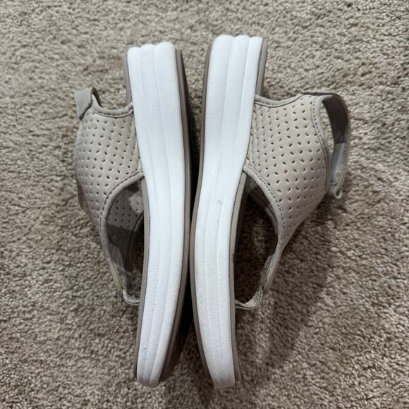 Clarks Cloudsteppers Drift Blossom Women's Wedge Sandals Light Taupe Size 9 - Picture 9 of 11